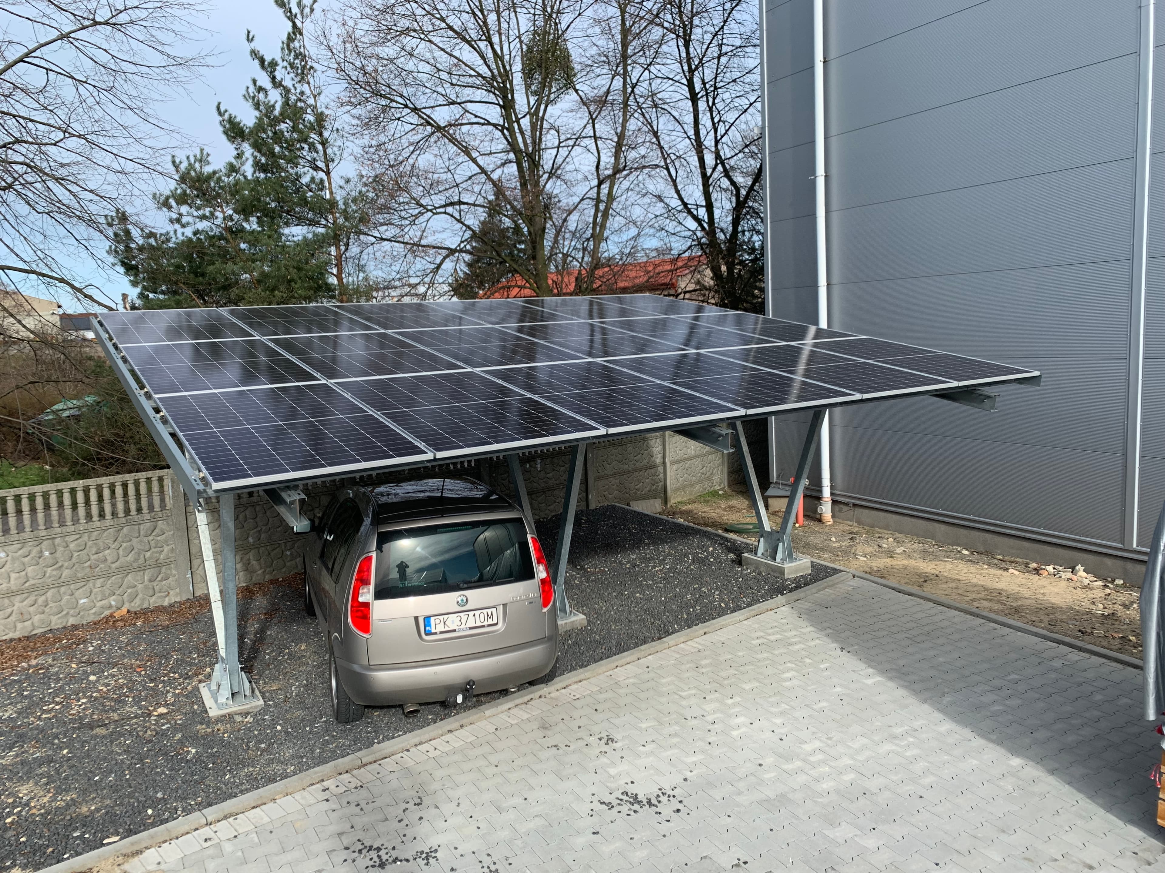 Fotowoltaika 33 kWp — carport + grunt